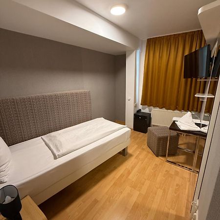 Hotel Eurocity Bruchkobel Bagian luar foto