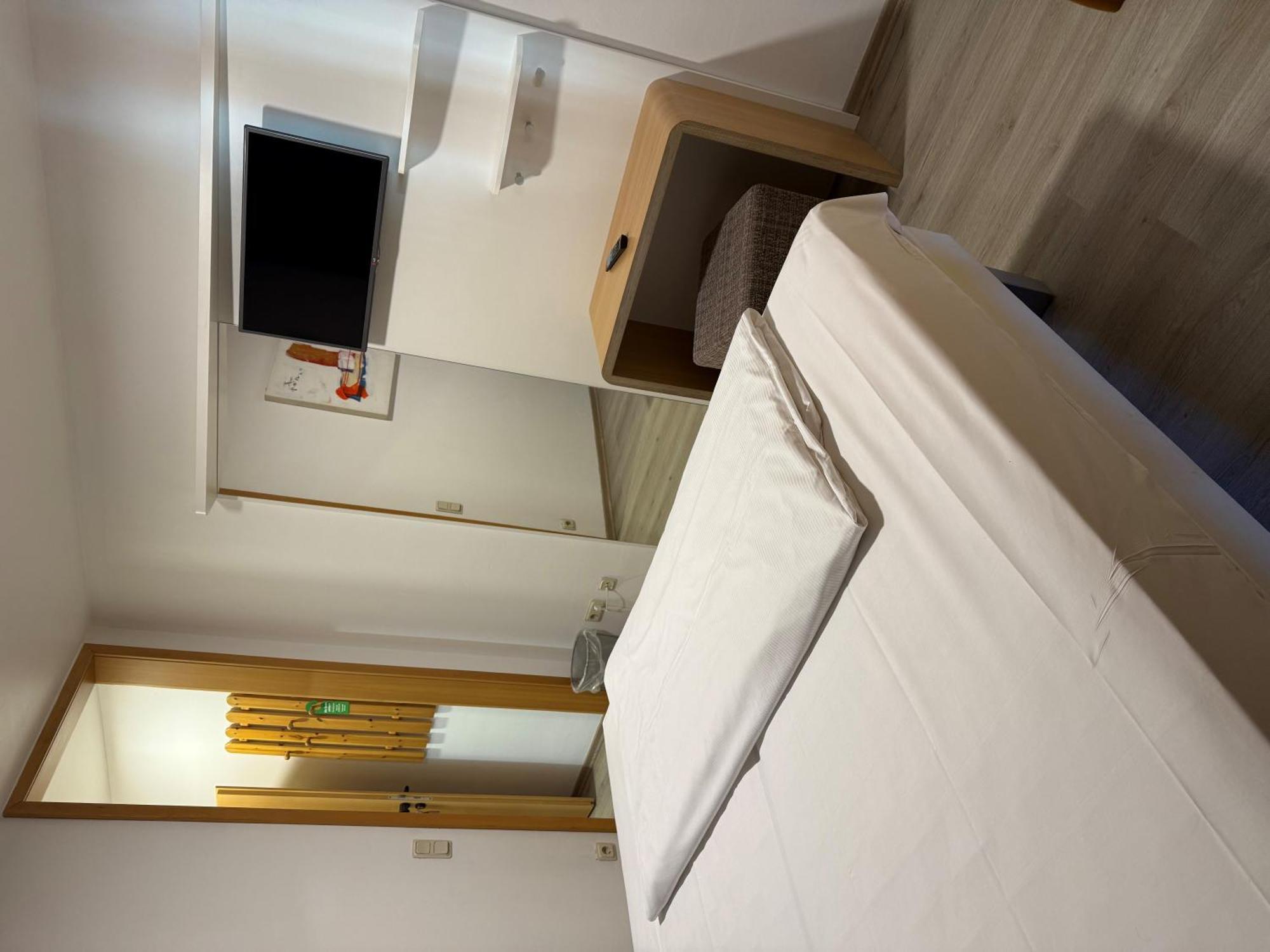 Hotel Eurocity Bruchkobel Bagian luar foto