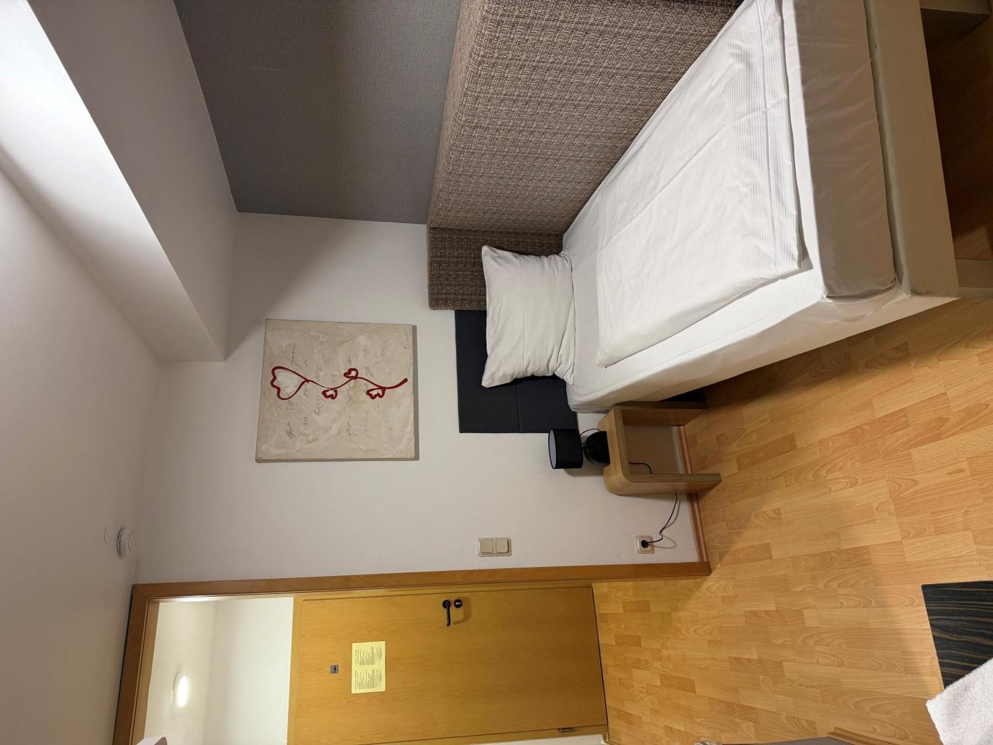 Hotel Eurocity Bruchkobel Bagian luar foto