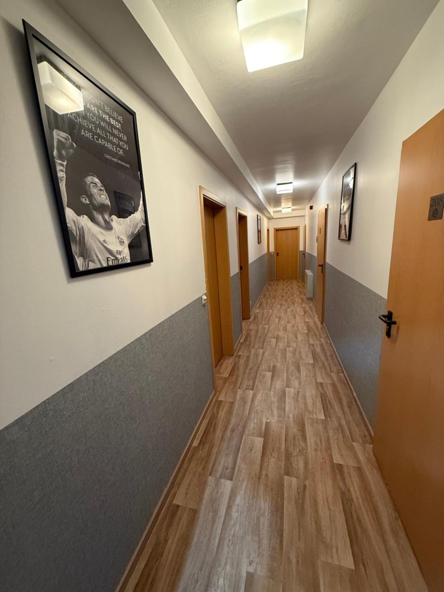 Hotel Eurocity Bruchkobel Bagian luar foto