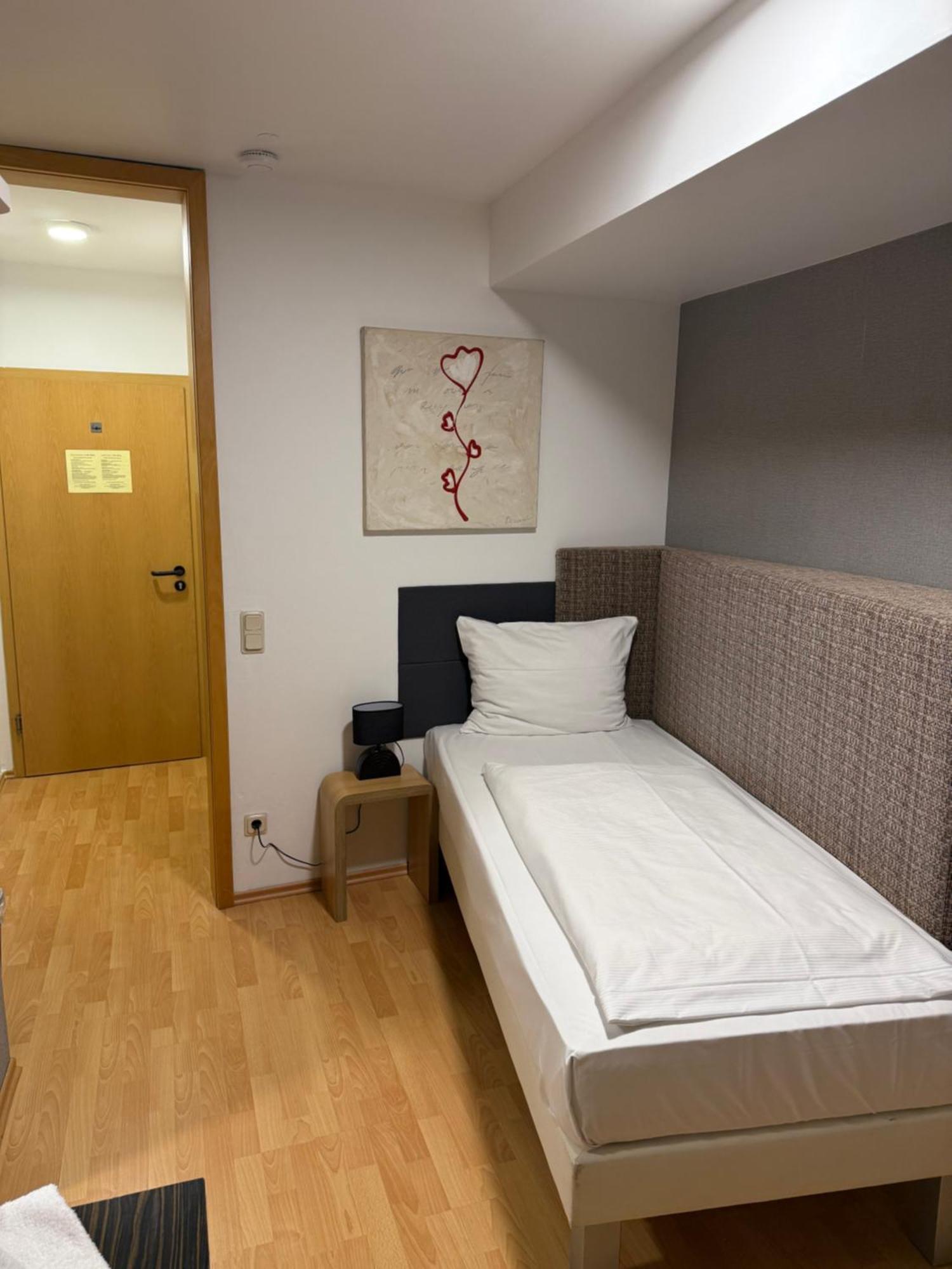 Hotel Eurocity Bruchkobel Bagian luar foto