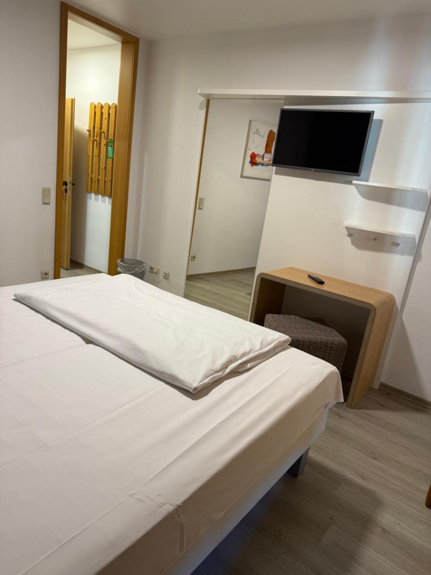 Hotel Eurocity Bruchkobel Bagian luar foto
