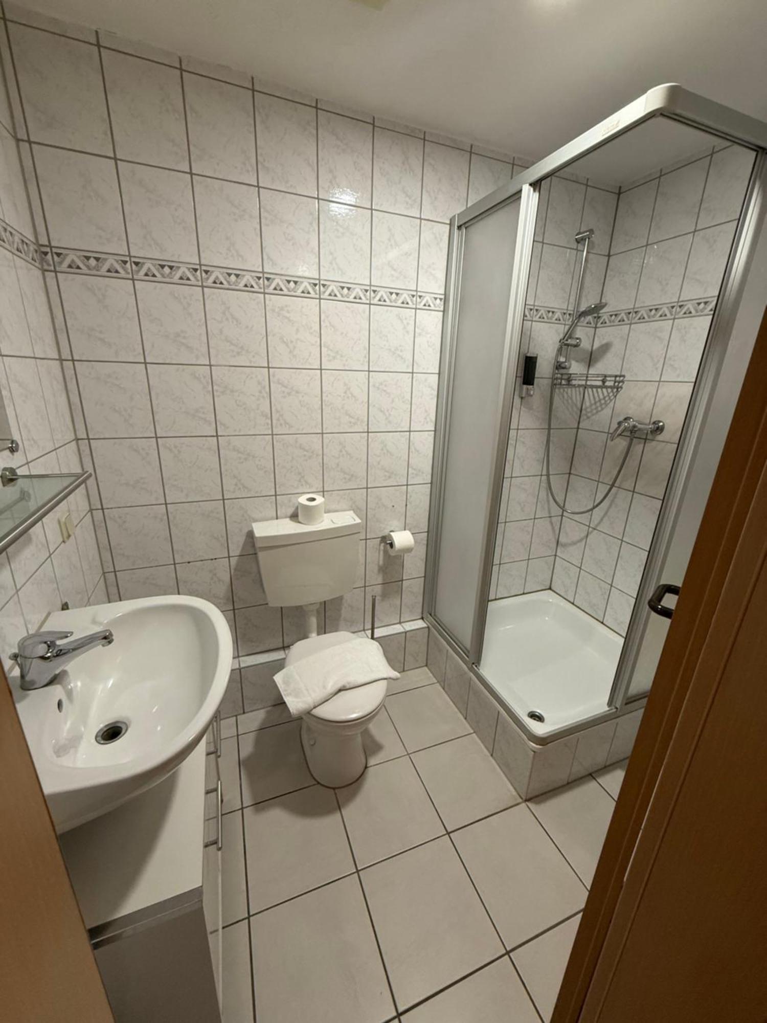 Hotel Eurocity Bruchkobel Bagian luar foto